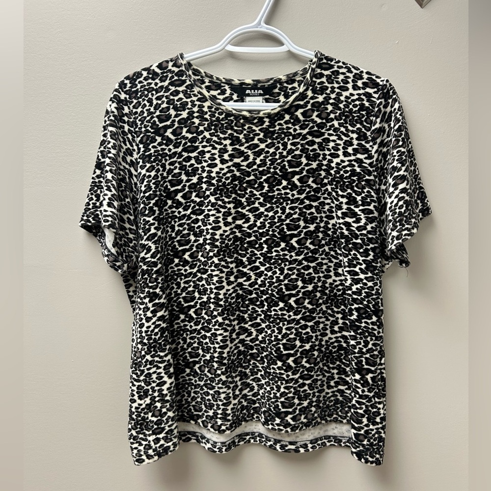 Alia Women’s Vintage Cheetah Print‎ T Shirt